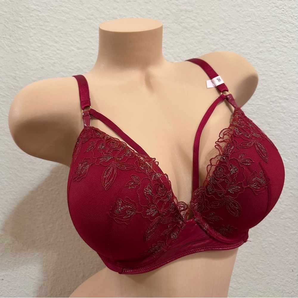 36DD Victoria’s Secret bra
